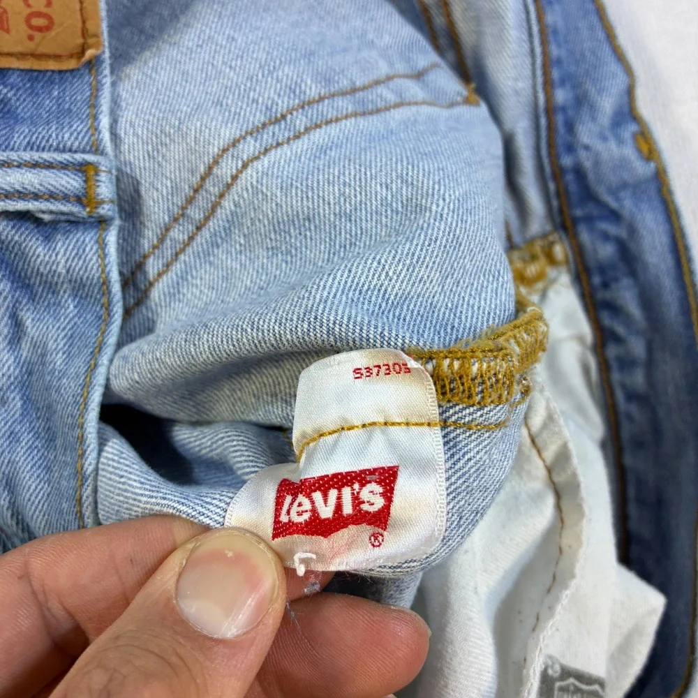 Vintage Levis 501 Mens Light Wash Straight Leg Button Fly Denim‎ Jeans 38x29